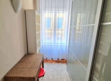 Renovated One-bedroom in the center