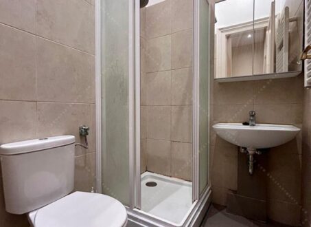 For Rent: Spacious 3-Bedroom Apartment in Budapest!