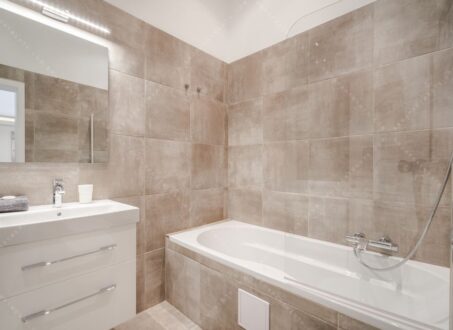 Beautifully Renovated 3-Bedroom Apartment for Rent in Budapest! – from August