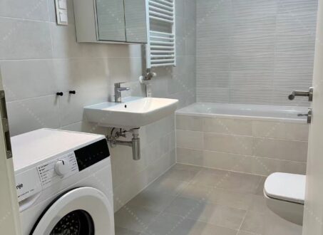 🏠 Modern 2-Bedroom Apartment with Balcony for Rent in Ferencváros, Budapest