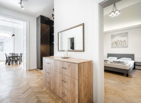 Beautifully Renovated 3-Bedroom Apartment for Rent in Budapest! – from August