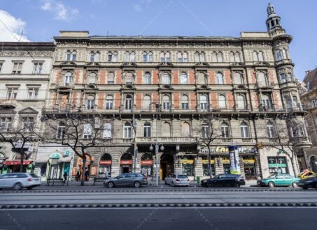 Beautifully Renovated 3-Bedroom Apartment for Rent in Budapest! – from August