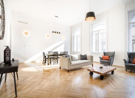Beautifully Renovated 3-Bedroom Apartment for Rent in Budapest! – from August