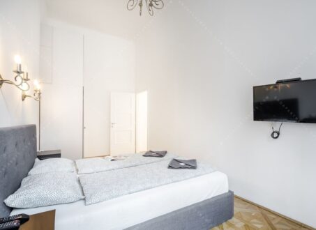 Beautifully Renovated 3-Bedroom Apartment for Rent in Budapest! – from August