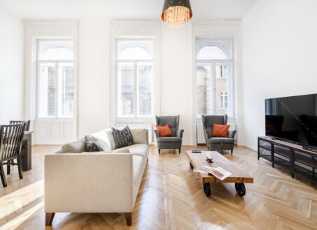 Beautifully Renovated 3-Bedroom Apartment for Rent in Budapest! – from August
