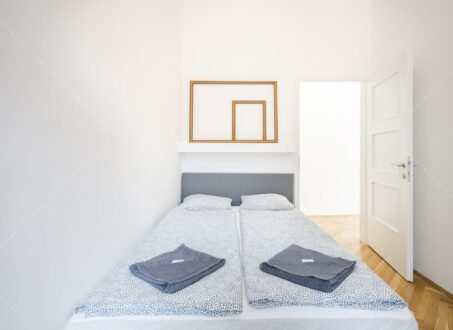 Beautifully Renovated 3-Bedroom Apartment for Rent in Budapest! – from August