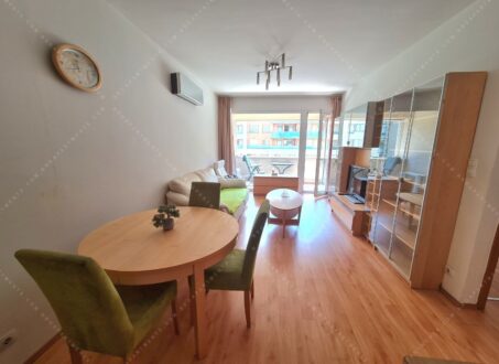 Sunny and unique One-bedroom in Corvin Setany