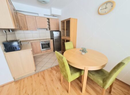 Sunny and unique One-bedroom in Corvin Setany