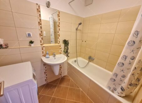 Sunny and unique One-bedroom in Corvin Setany