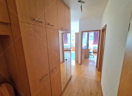 Sunny and unique One-bedroom in Corvin Setany