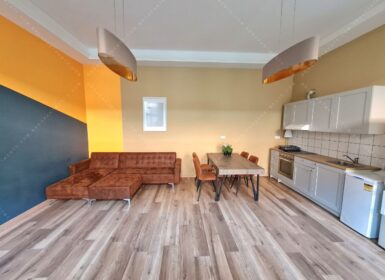 Renovated Two-bedrooms in a fantastic location