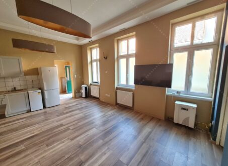 Renovated Two-bedrooms in a fantastic location