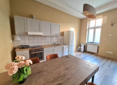 Renovated Two-bedrooms in a fantastic location