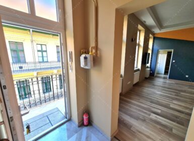 Renovated Two-bedrooms in a fantastic location