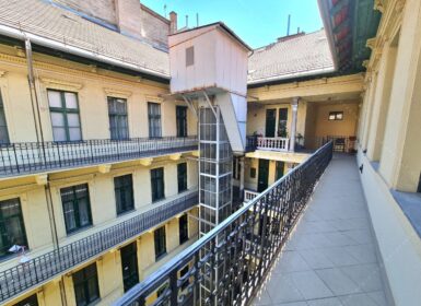 Renovated Two-bedrooms in a fantastic location