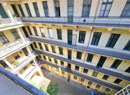 Renovated Two-bedrooms in a fantastic location