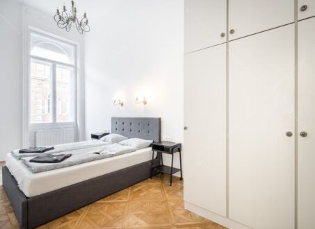 Beautifully Renovated 3-Bedroom Apartment for Rent in Budapest! – from August