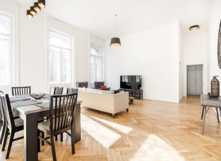 Beautifully Renovated 3-Bedroom Apartment for Rent in Budapest! – from August