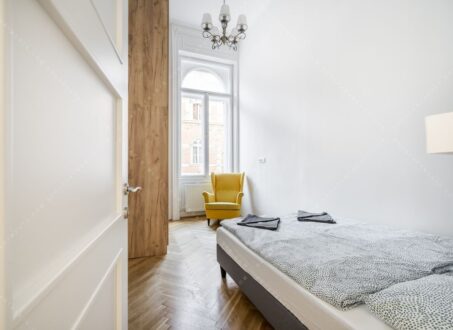 Beautifully Renovated 3-Bedroom Apartment for Rent in Budapest! – from August