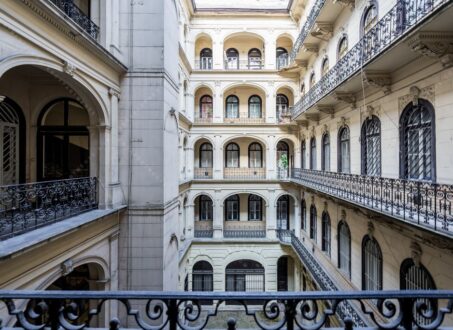 Beautifully Renovated 3-Bedroom Apartment for Rent in Budapest! – from August