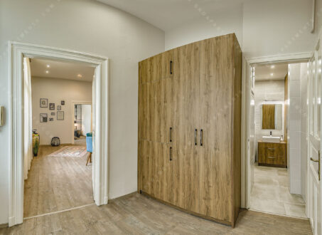 Stylishly Renovated 2-Bedroom Apartment for Rent in the Heart of Budapest – Katona József Street