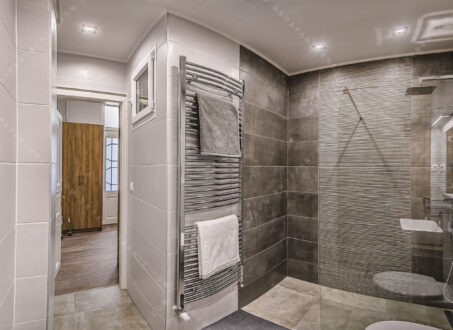 Stylishly Renovated 2-Bedroom Apartment for Rent in the Heart of Budapest – Katona József Street