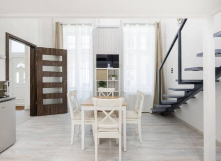Elegant Ground-Floor Apartment with Loft Bed – Dob utca – from September