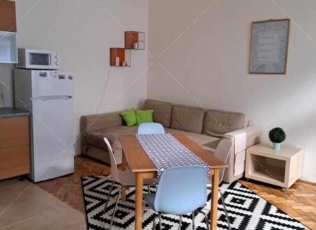 Cozy 2-Bedroom Apartment in Budapest