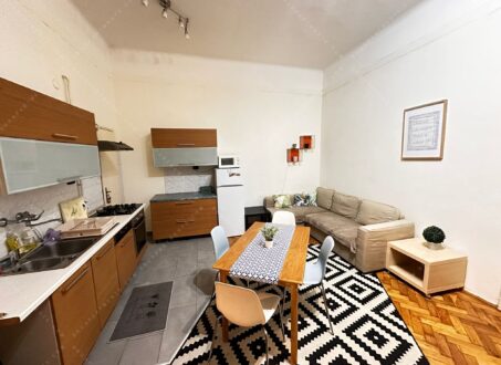 Cozy 2-Bedroom Apartment in Budapest