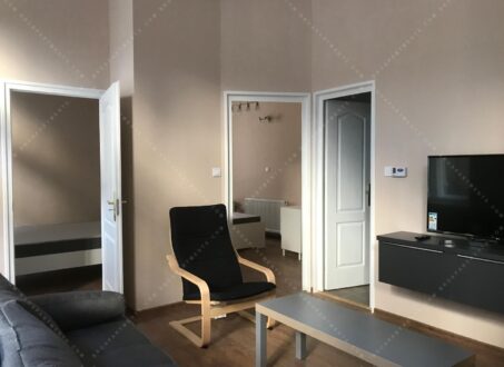 Charming 2-Bedroom Apartment for Rent in the Heart of Váci Street