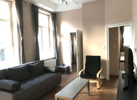 Charming 2-Bedroom Apartment for Rent in the Heart of Váci Street