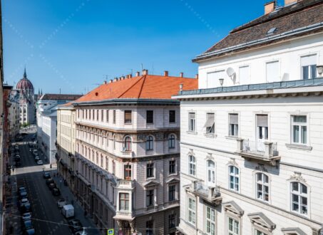 Elegant, Fully Renovated Studio Near Parliament & the Danube – Széchenyi utca, District 5