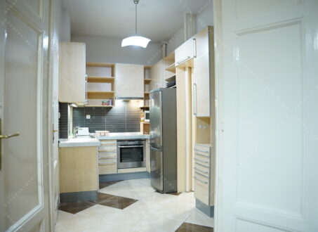 Central Budapest 2-Bedroom Apartment for Rent – Vármegye utca