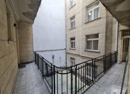 Central Budapest 2-Bedroom Apartment for Rent – Vármegye utca