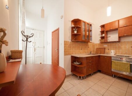 Fully Furnished Studio for Rent in Central Budapest – Move-in Ready!