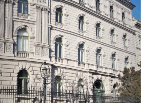 Charming 1-Bedroom Apartment for Rent in a UNESCO Heritage Building