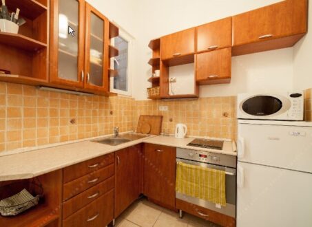Fully Furnished Studio for Rent in Central Budapest – Move-in Ready!