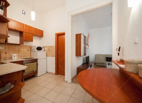 Fully Furnished Studio for Rent in Central Budapest – Move-in Ready!