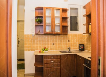 Fully Furnished Studio for Rent in Central Budapest – Move-in Ready!