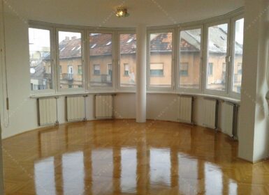 Spacious 2-Bedroom with 2 Terraces + Parking – District II, Medve utca