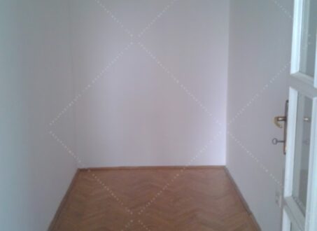 Spacious 2-Bedroom with 2 Terraces + Parking – District II, Medve utca