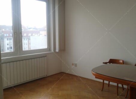 Spacious 2-Bedroom with 2 Terraces + Parking – District II, Medve utca