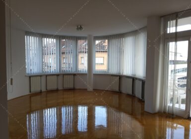 Spacious 2-Bedroom with 2 Terraces + Parking – District II, Medve utca