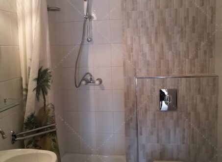 Spacious 2-Bedroom with 2 Terraces + Parking – District II, Medve utca