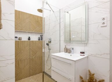 Unique 3 bedrooms + 3 bathrooms in the very center