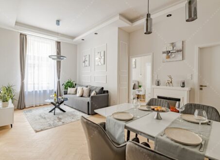 Unique 3 bedrooms + 3 bathrooms in the very center