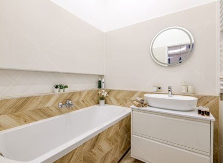 Unique 3 bedrooms + 3 bathrooms in the very center