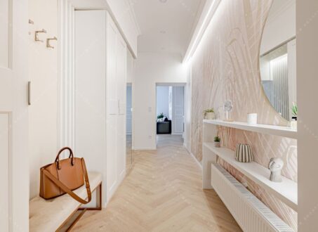 Unique 3 bedrooms + 3 bathrooms in the very center