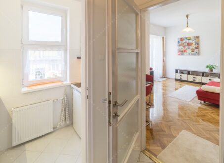 Studio for Rent – Madách Square (next to Deák tér)