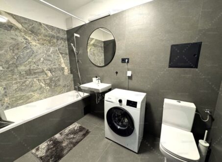 Newly renovated TWO-bedrooms in Corvin Sétány